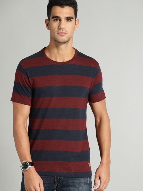 

Roadster Men Maroon & Navy Blue Striped Round Neck T-shirt