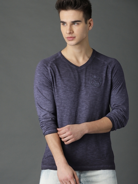

Roadster Men Navy Blue Solid V-Neck T-shirt