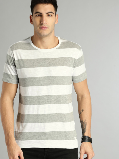 

Roadster Men White & Grey Striped Round Neck T-shirt