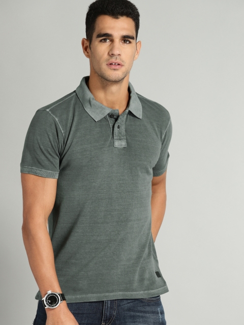 

Roadster Men Grey Solid Polo T-shirt