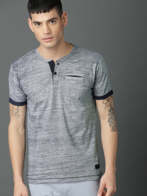 

Roadster Men Grey Solid Henley Neck T-shirt