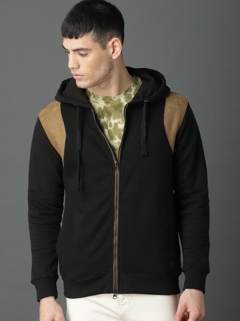 

Roadster Men Black Solid Hooded Sweatshirt