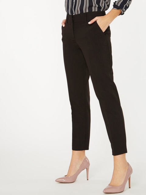 

DOROTHY PERKINS Women Black Regular Fit Self Design Cropped Trousers