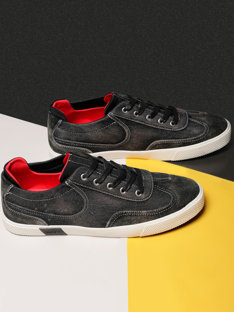 

LOCOMOTIVE Men Black Sneakers