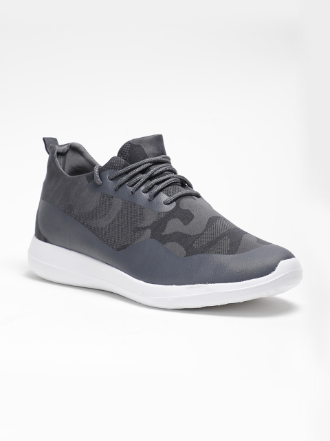 

LOCOMOTIVE Men Charcoal Printed Sneakers