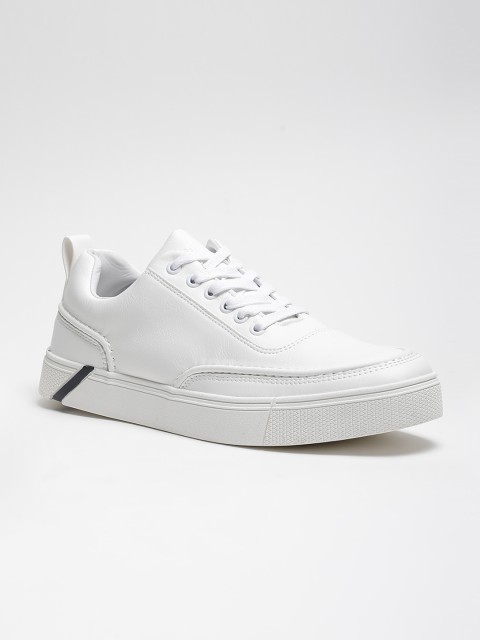 

LOCOMOTIVE Men White Sneakers