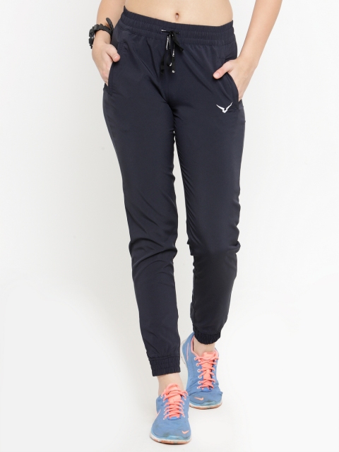 

Invincible Women Black Solid Trackpants