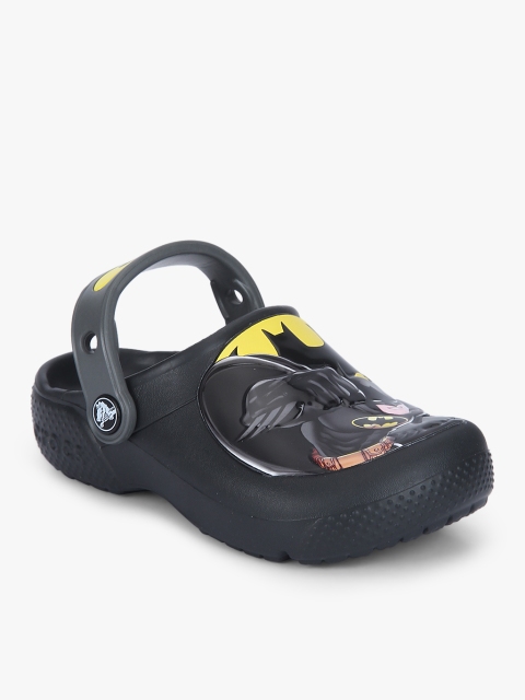 

Crocs Boys Black Solid Room Slippers
