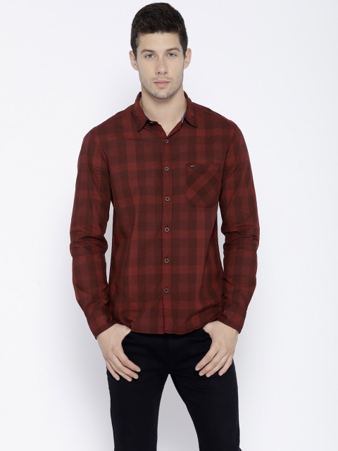 

SPYKAR Men Maroon Regular Fit Checked Casual Shirt