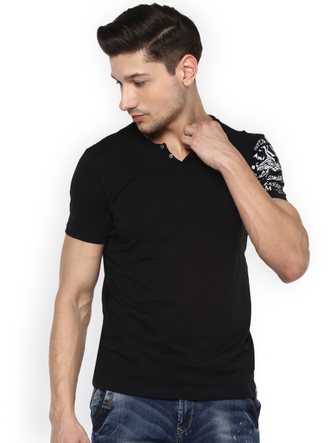 

SPYKAR Men Black Printed V-Neck T-shirt