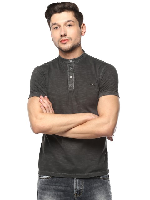 

SPYKAR Men Charcoal Grey Solid Henley Neck Pure Cotton T-shirt