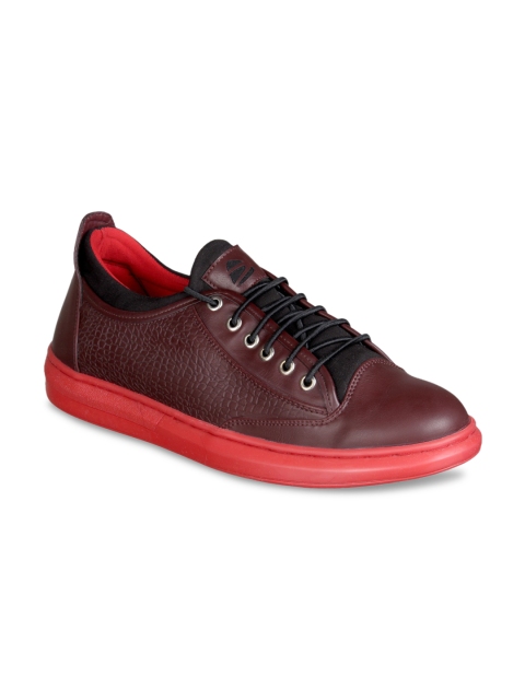 

Duke Men Maroon Sneakers