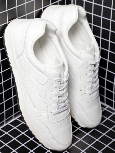 

LOCOMOTIVE Men White Sneakers