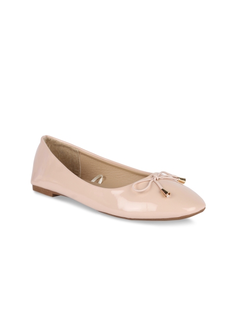 

People Women Beige Solid Mojaris