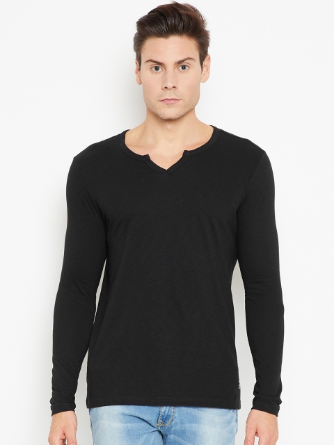 

SPYKAR Men Black Solid Round Neck T-shirt