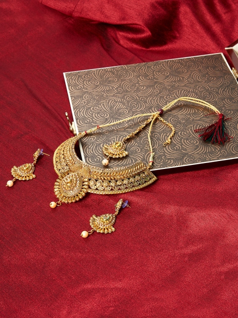 

ZeroKaata Gold-Toned & Pearl Studded Jewellery set