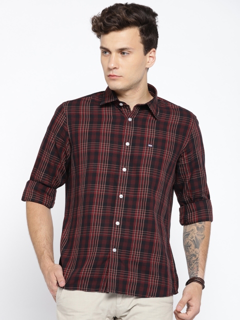 

Arrow Sport Men Maroon & Black Slim Fit Checked Casual Shirt