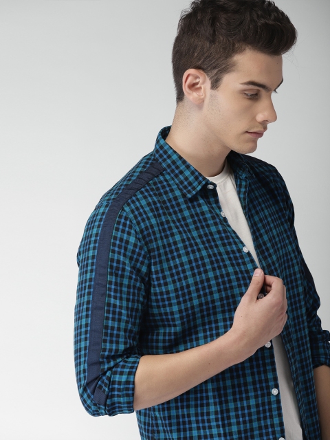 

Harvard Men Blue & Black Regular Fit Checked Casual Shirt