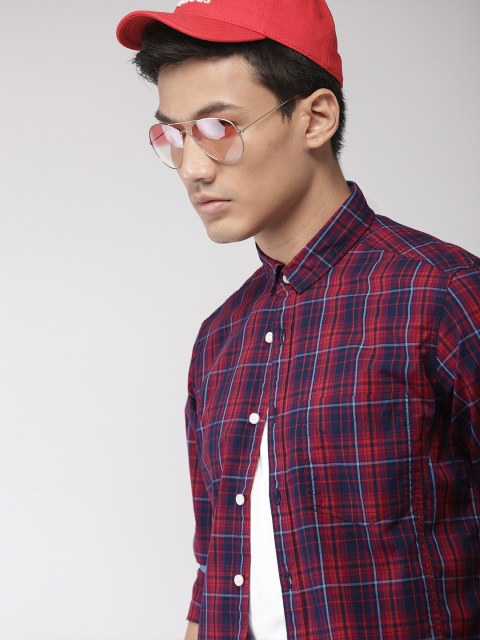 

Harvard Men Red & Navy Blue Regular Fit Checked Casual Shirt