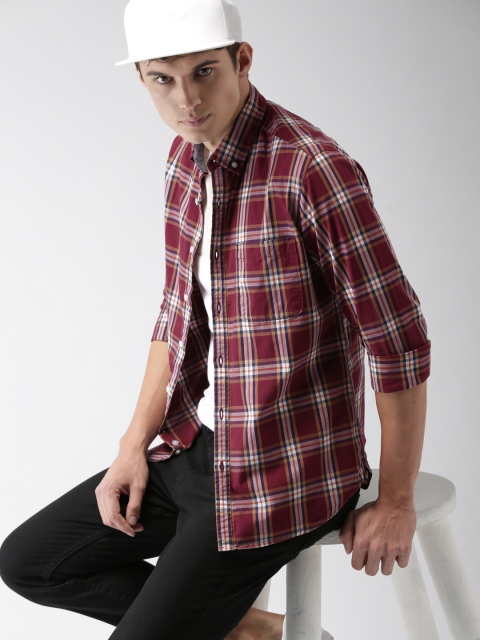 

Harvard Men Maroon & White Regular Fit Checked Casual Shirt
