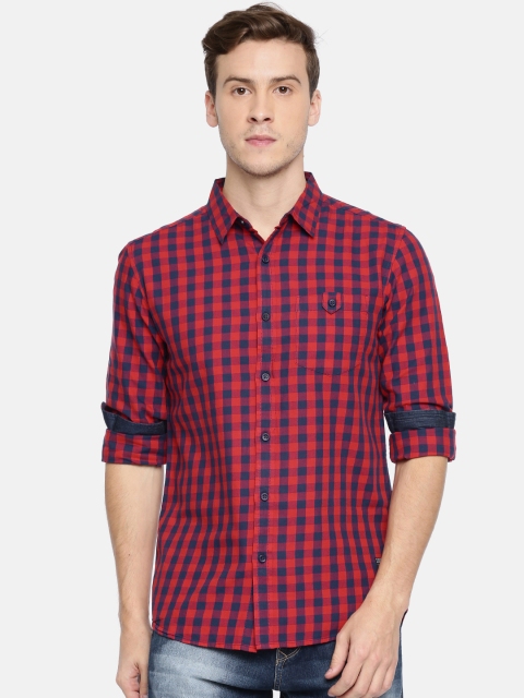 

SPYKAR Men Red & Navy Blue Checked Casual Shirt