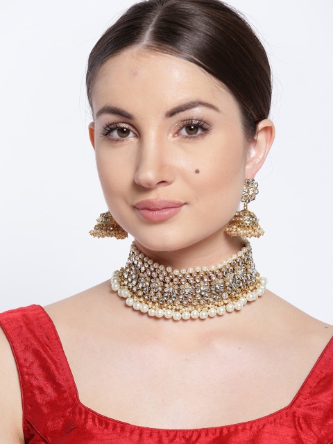 

damani Gold-Toned & Off-White Kundan-Studded Jewellery Set