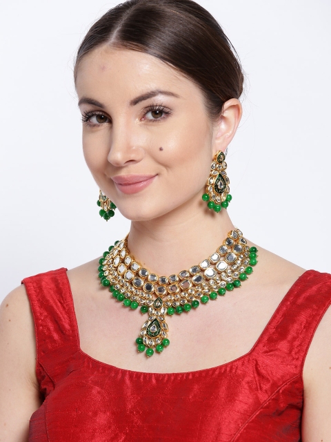 

damani Gold-Toned & Green Kundan-Studded Jewellery Set