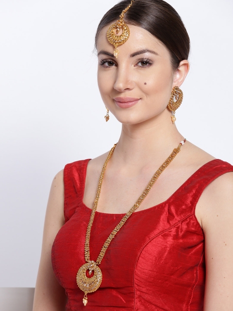 

damani Gold-Toned & Off-White Kundan-Studded Jewellery Set