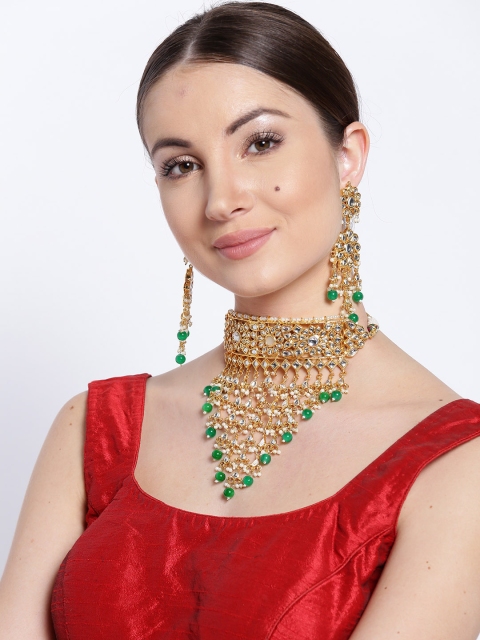 

damani Gold-Toned & Green Kundan-Studded Jewellery Set