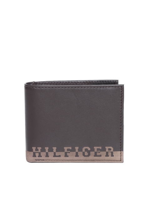 

Tommy Hilfiger Men Coffee Brown Leather Printed Detail Two Fold Wallet