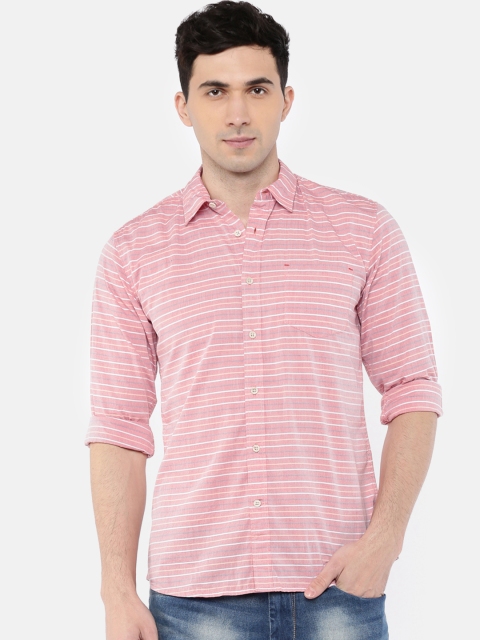 

Wrangler Men Pink & White Regular Fit Striped Casual Shirt