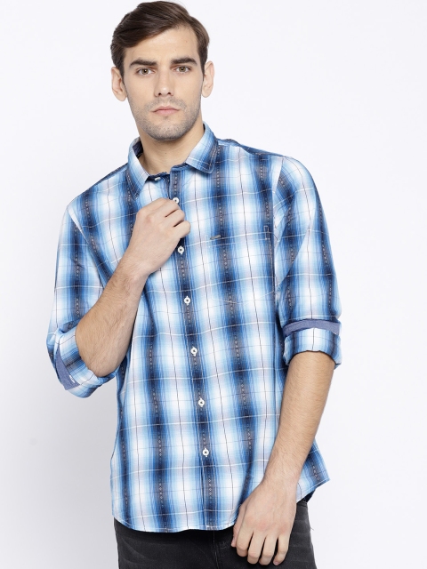 

Lee Cooper Men Blue & White Contemporary Fit Checked Casual Shirt