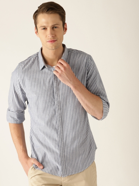 

United Colors of Benetton Men Grey & White Slim Fit Striped Casual Shirt