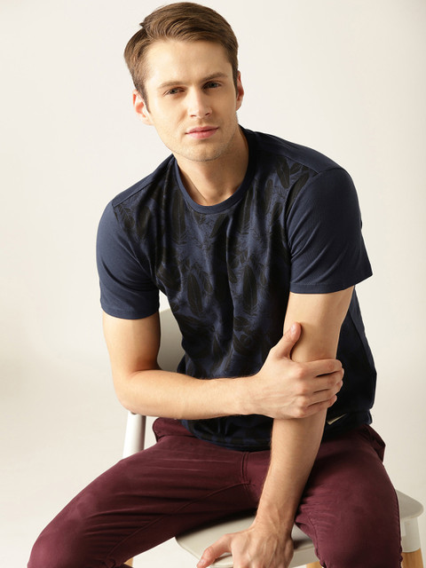 

United Colors of Benetton Men Navy Blue & Black Printed Round Neck T-shirt