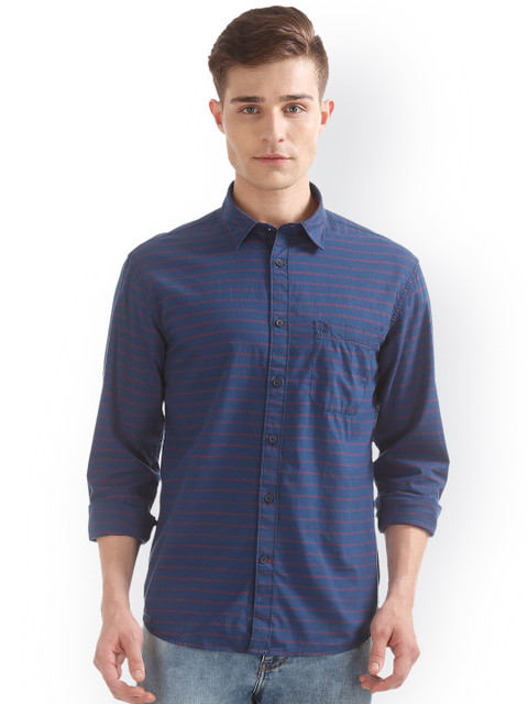 

IZOD Men Blue Slim Fit Striped Casual Shirt
