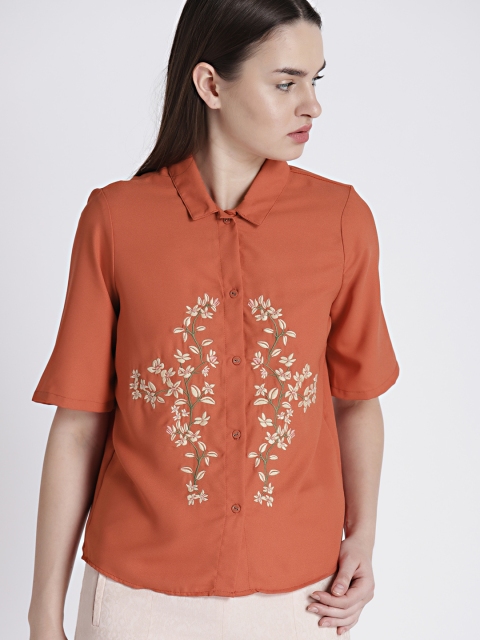 

Chemistry Women Coral Regular Fit Self Design Casual Shirt