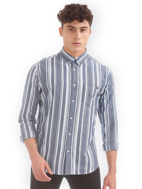 

Aeropostale Men Blue Regular Fit Striped Casual Shirt