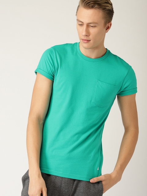 

United Colors of Benetton Men Green Solid Round Neck T-shirt