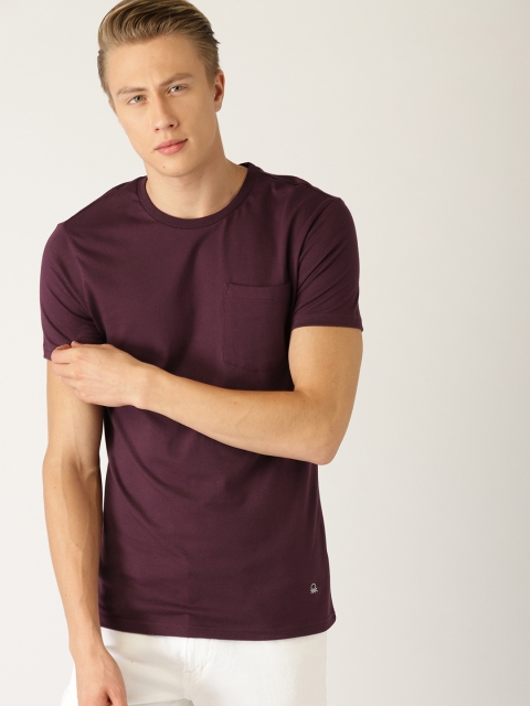 

United Colors of Benetton Men Burgundy Solid Round Neck T-shirt