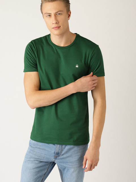 

United Colors of Benetton Men Green Solid Round Neck T-shirt