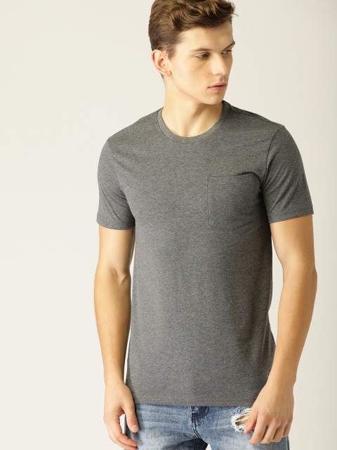 

United Colors of Benetton Men Charcoal Grey Solid Round Neck T-shirt