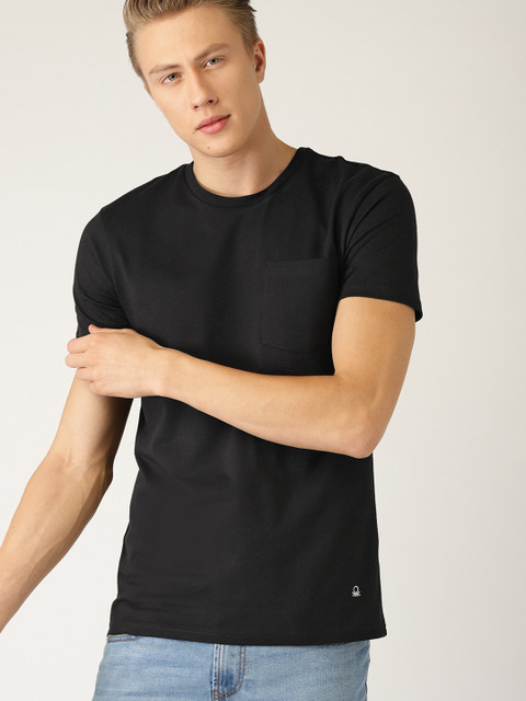 

United Colors of Benetton Men Black Solid Round Neck T-shirt