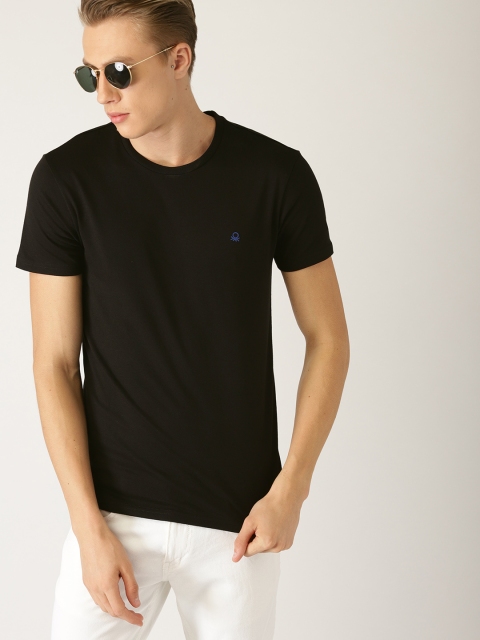 

United Colors of Benetton Men Black Solid Round Neck T-shirt
