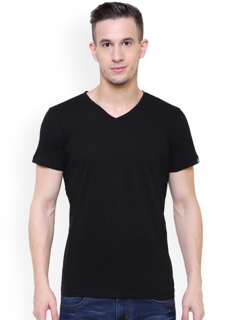 

UV&W Men Black Solid V-Neck T-shirt