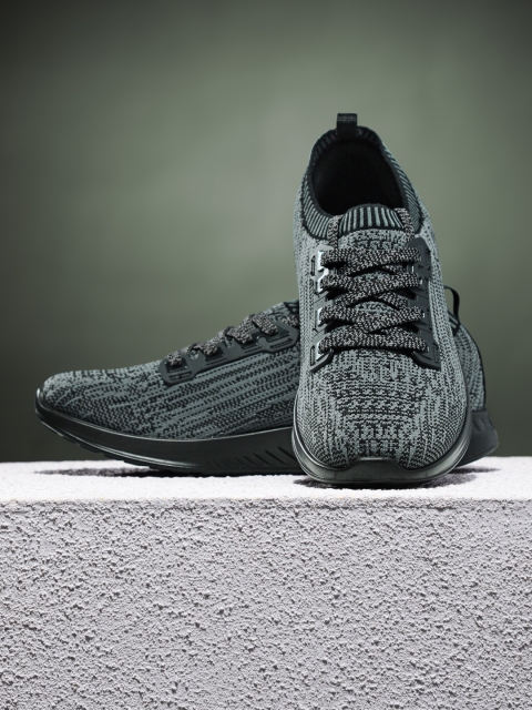 

361 Degree Men Black & Grey Performance Running Shoes
