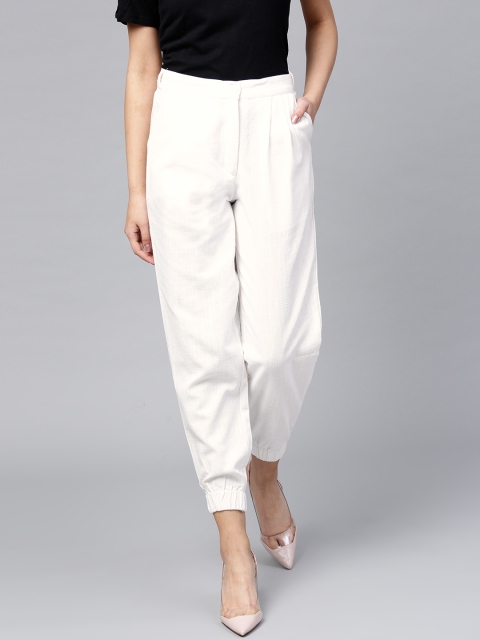

Jaipur Kurti Women White Regular Fit Solid Cropped Joggers