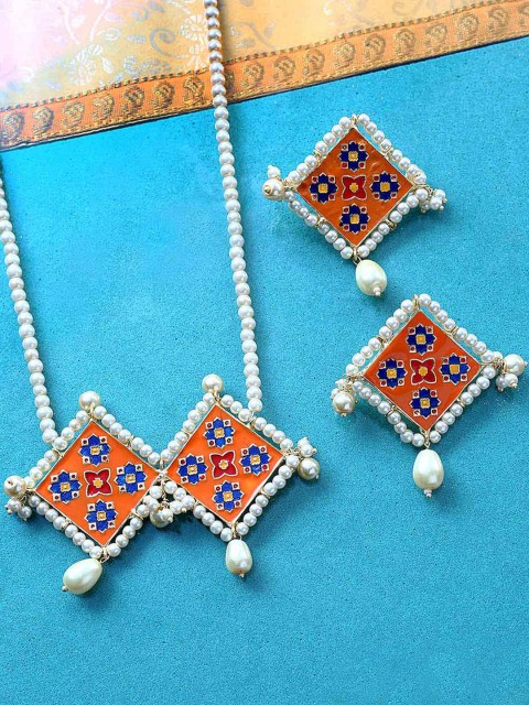 

Studio Voylla Gold-Toned & Orange Phulwadi Enamelled Jewellery Set