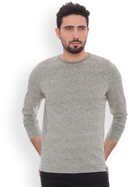 

Basics Men Grey Solid Slim Fit Round Neck T-shirt
