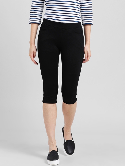 

Devis Women Black Solid Skinny Fit Capris