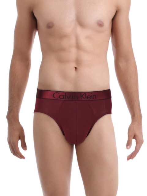 

Calvin Klein Innerwear Red Solid Hip Briefs NB11662CT